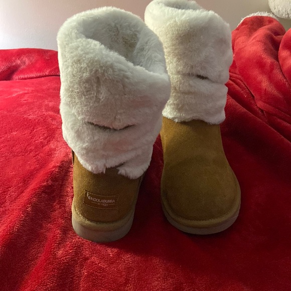 Koolaburra by UGG, Size 8 in women, Colors are tan with white fur - Picture 1 of 1